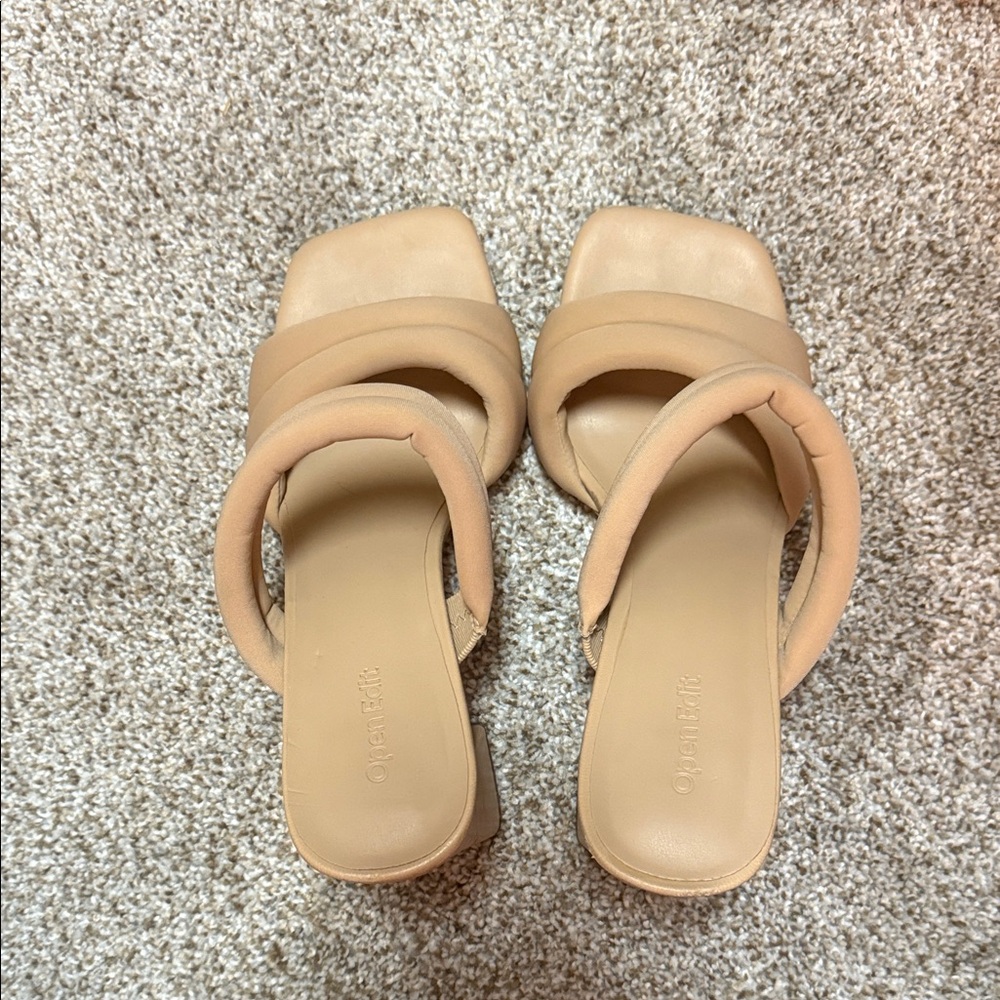 Women's Tan Heels